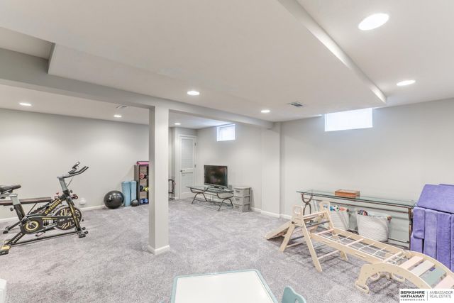 904 S 153 Street, Omaha, NE 68154