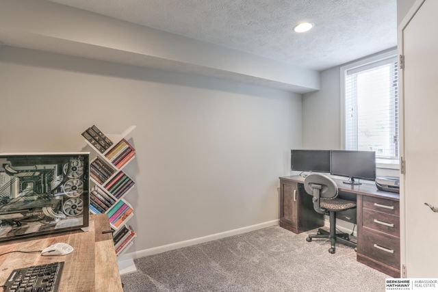 904 S 153 Street, Omaha, NE 68154