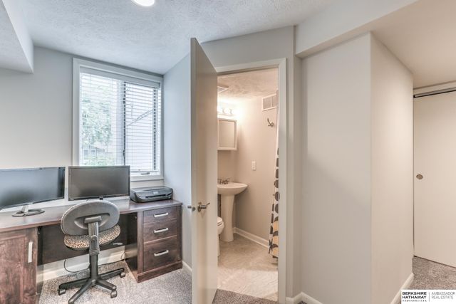 904 S 153 Street, Omaha, NE 68154