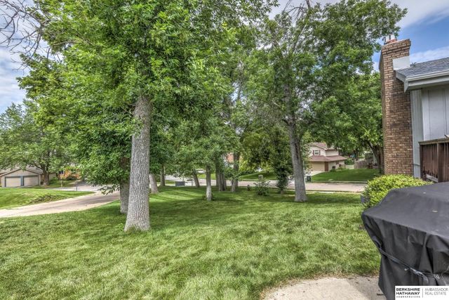 904 S 153 Street, Omaha, NE 68154