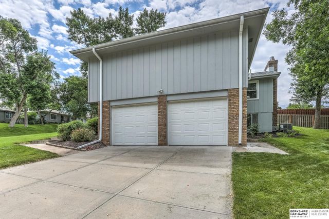 904 S 153 Street, Omaha, NE 68154