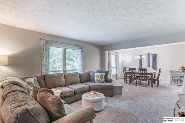 904 S 153 Street, Omaha, NE 68154