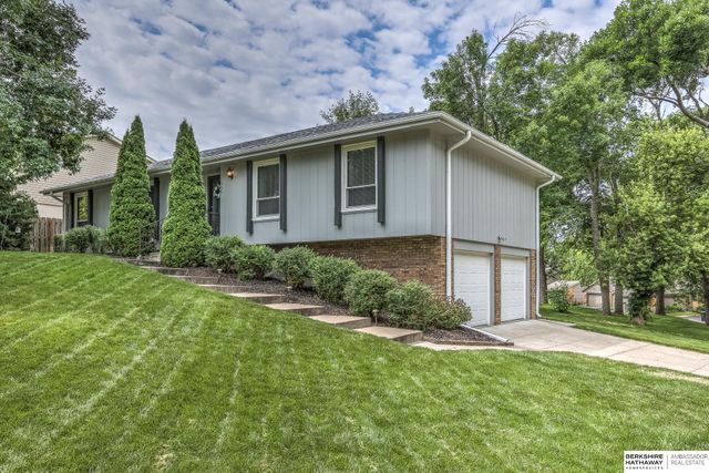 904 S 153 Street, Omaha, NE 68154