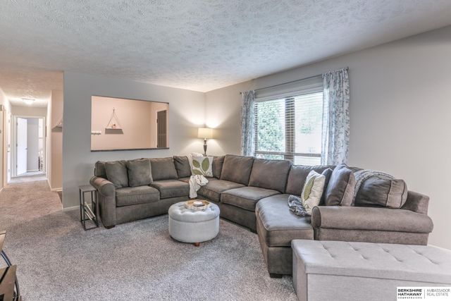 904 S 153 Street, Omaha, NE 68154