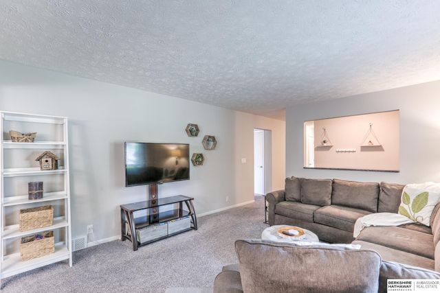 904 S 153 Street, Omaha, NE 68154