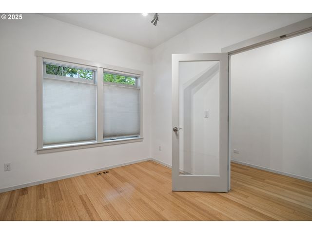 4720 N COMMERCIAL Ave, Portland, OR 97217