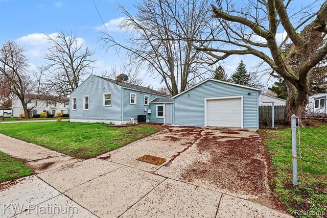 1301 Bancroft Street, Port Huron, MI 48060