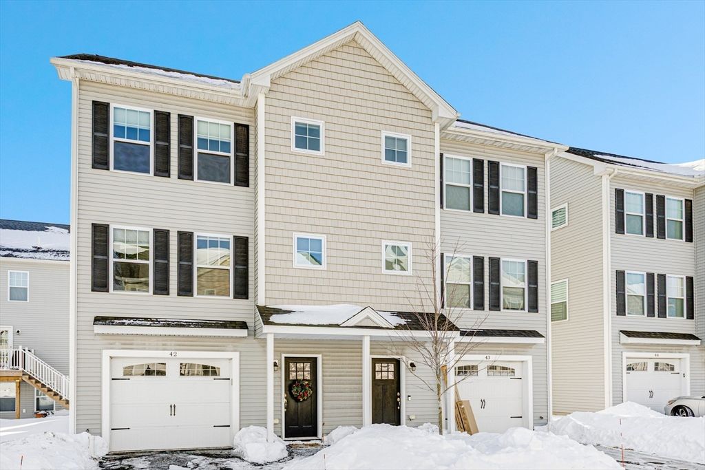 1400 Gorham St 42, Lowell, MA 01852