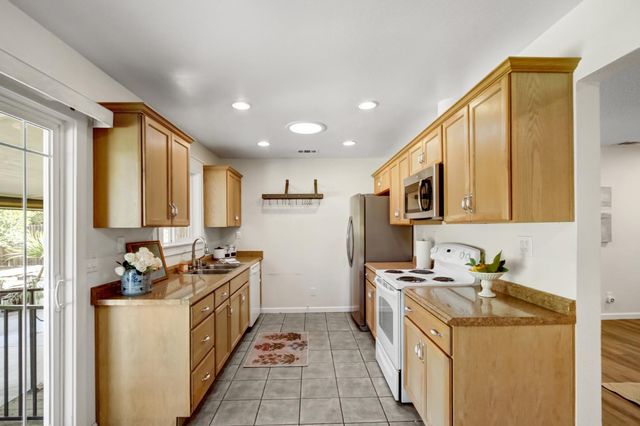 7420 Hardy St, Orangevale, CA 95662