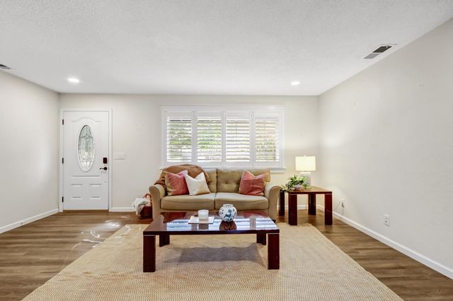 7420 Hardy St, Orangevale, CA 95662
