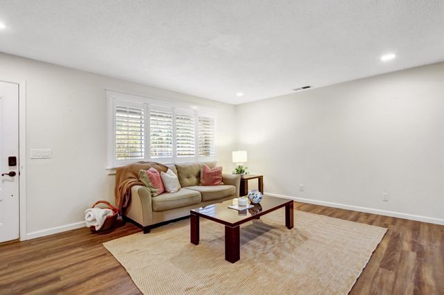 7420 Hardy St, Orangevale, CA 95662