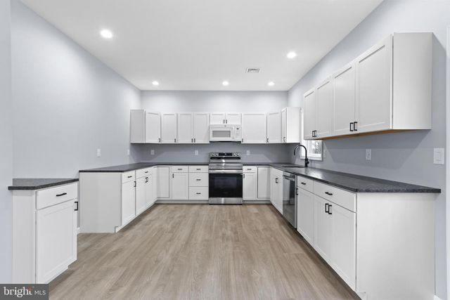 102 EAGLE VIEW RUN DR, Long Pond, PA 18334