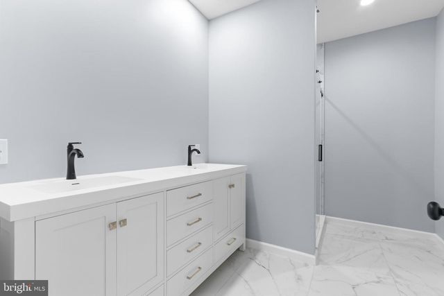 102 EAGLE VIEW RUN DR, Long Pond, PA 18334