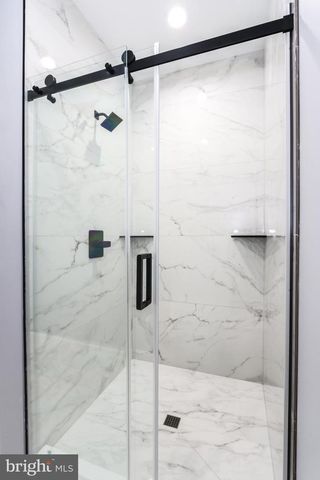 102 EAGLE VIEW RUN DR, Long Pond, PA 18334