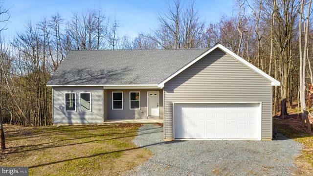 102 EAGLE VIEW RUN DR, Long Pond, PA 18334