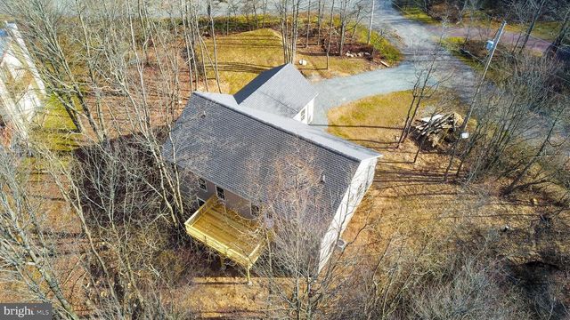 102 EAGLE VIEW RUN DR, Long Pond, PA 18334