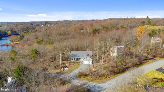 102 EAGLE VIEW RUN DR, Long Pond, PA 18334