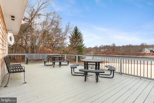 102 EAGLE VIEW RUN DR, Long Pond, PA 18334