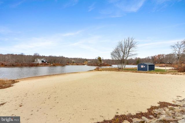 102 EAGLE VIEW RUN DR, Long Pond, PA 18334