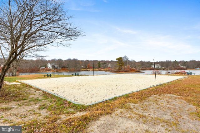 102 EAGLE VIEW RUN DR, Long Pond, PA 18334