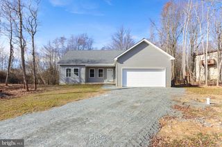 102 EAGLE VIEW RUN DR, Long Pond, PA 18334