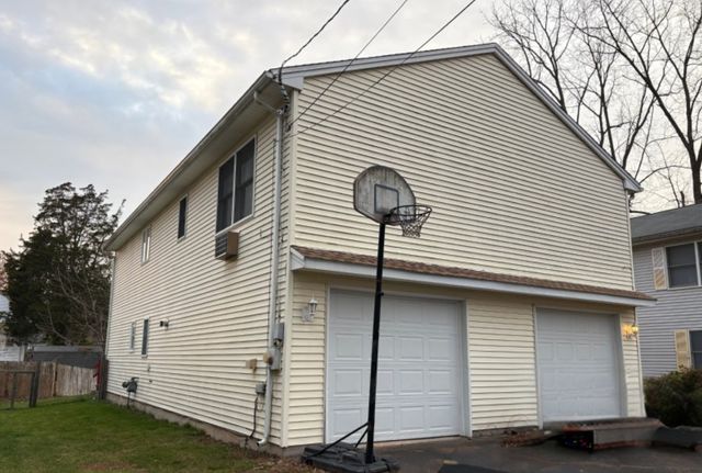 17 Woodworth Street, Suffield, CT 06078