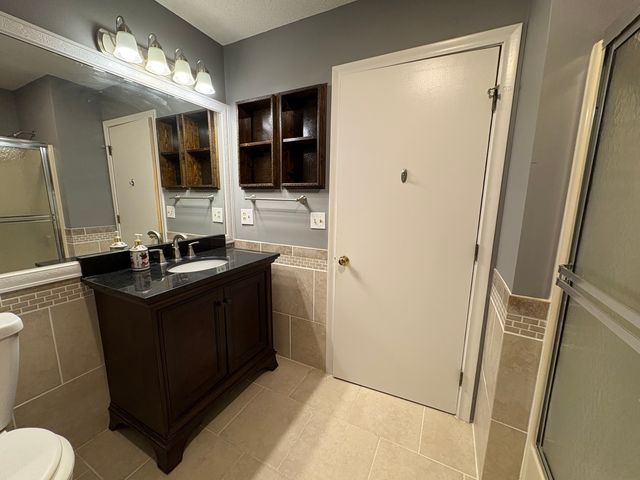 17 Woodworth Street, Suffield, CT 06078