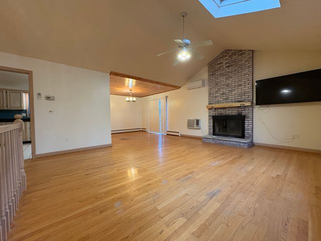 17 Woodworth Street, Suffield, CT 06078