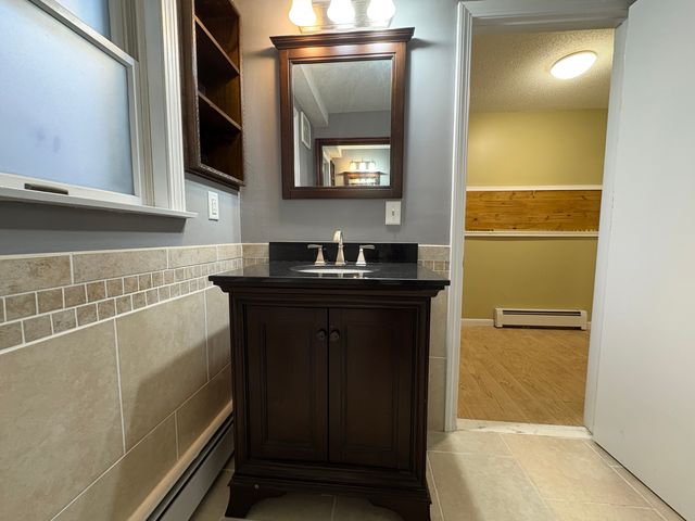 17 Woodworth Street, Suffield, CT 06078