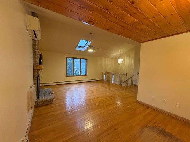 17 Woodworth Street, Suffield, CT 06078