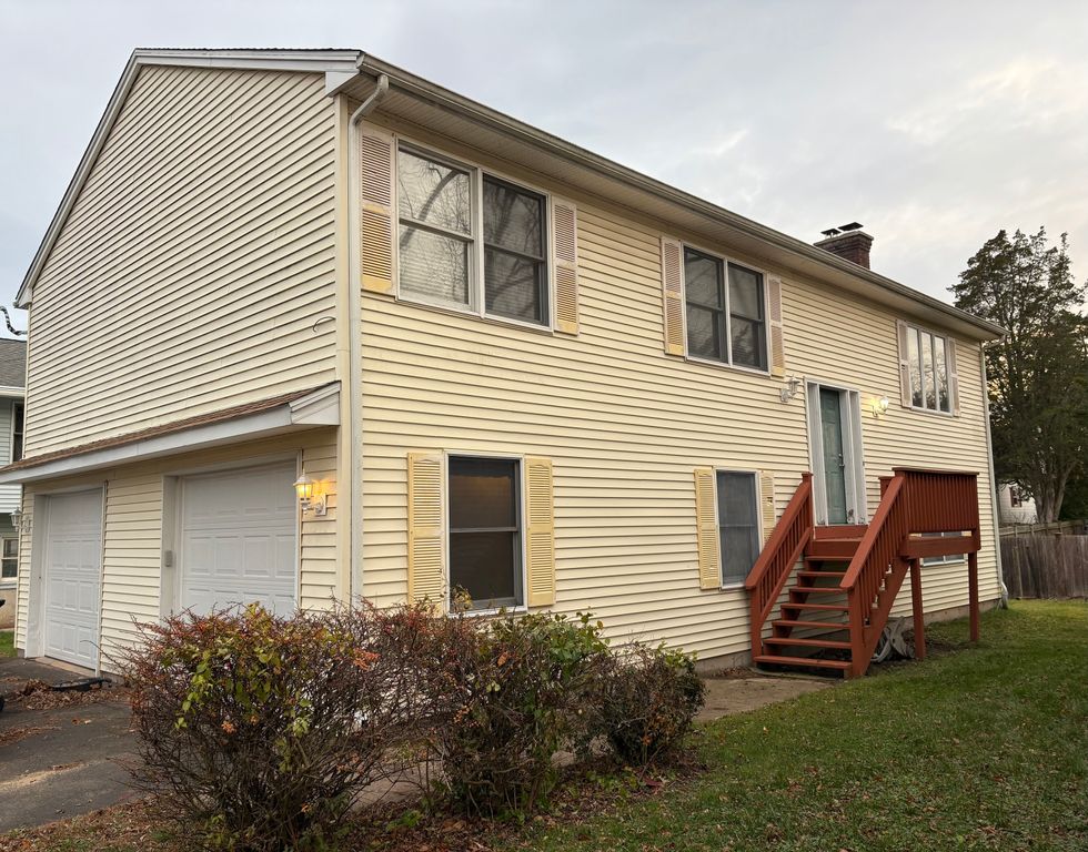 17 Woodworth Street, Suffield, CT 06078