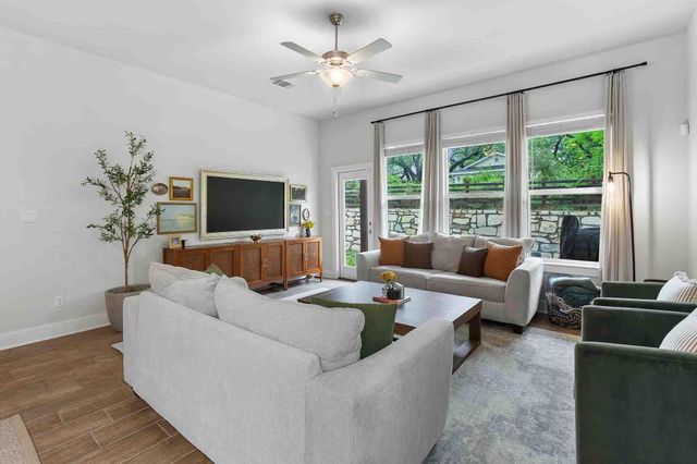 185 Brooks Ranch DR, Kyle, TX 78640