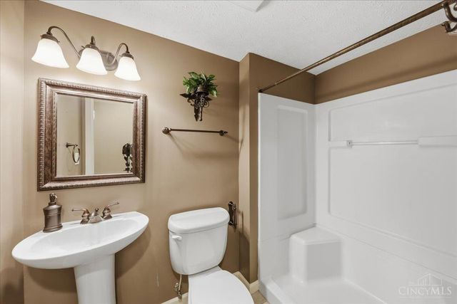 250 Ballard Drive, Springboro, OH 45066