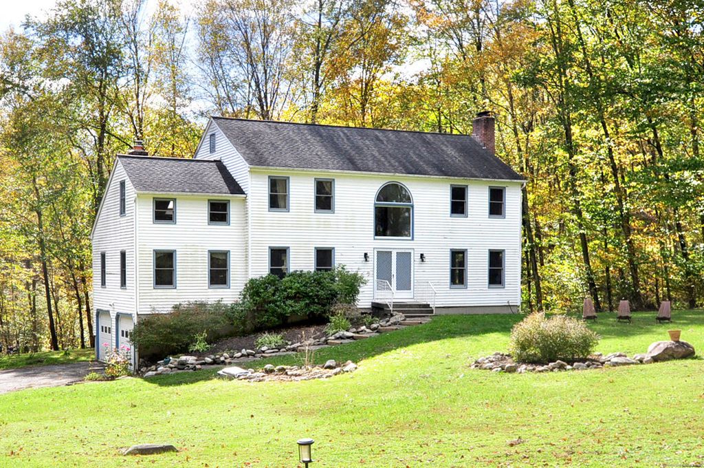 14 Cambridge Circle, New Milford, CT 06776