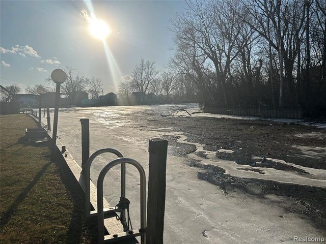 5986 Lily Patch Court, Newport, MI 48166