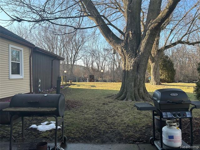 5986 Lily Patch Court, Newport, MI 48166