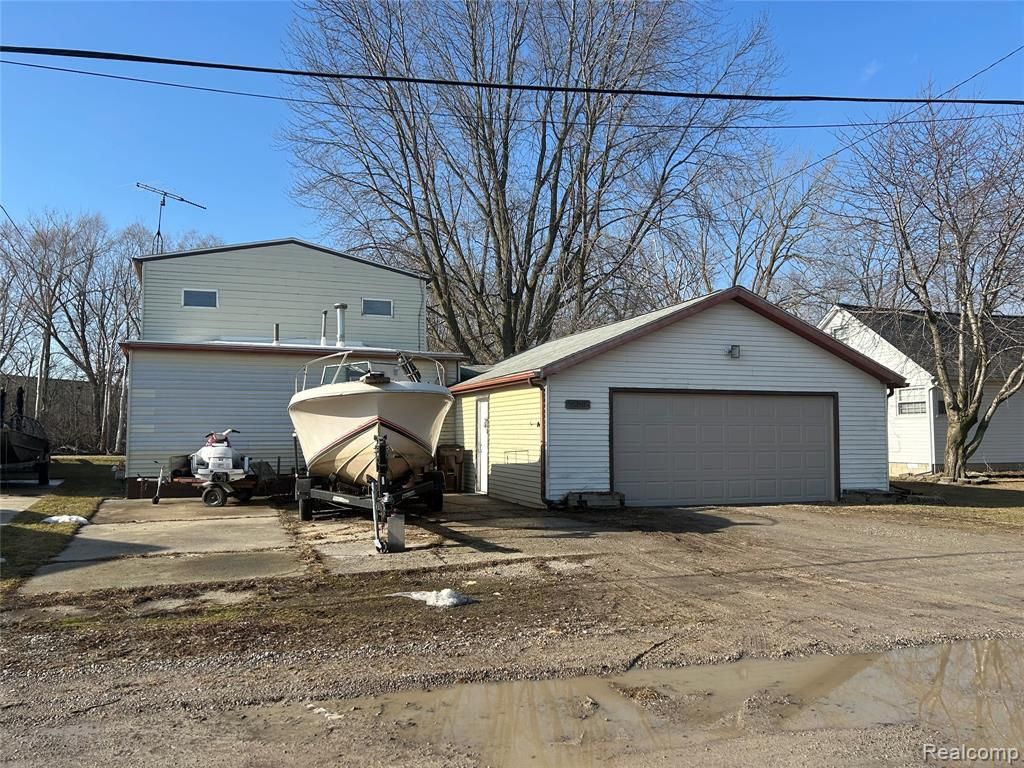 5986 Lily Patch Court, Newport, MI 48166