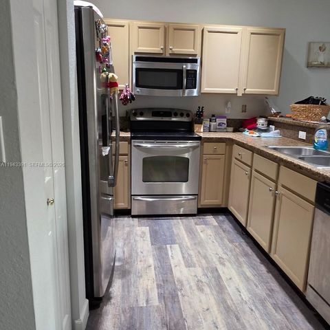 3203 SE 7th St, Homestead, FL 33033