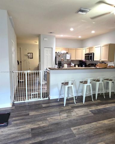 3203 SE 7th St, Homestead, FL 33033