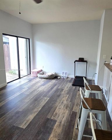 3203 SE 7th St, Homestead, FL 33033