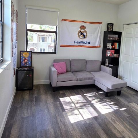 3203 SE 7th St, Homestead, FL 33033