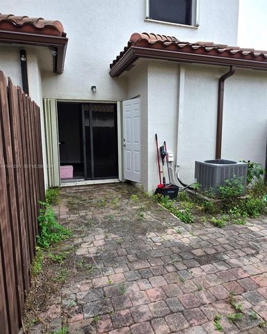 3203 SE 7th St, Homestead, FL 33033