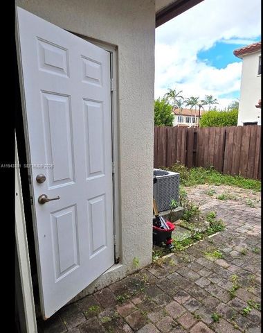 3203 SE 7th St, Homestead, FL 33033