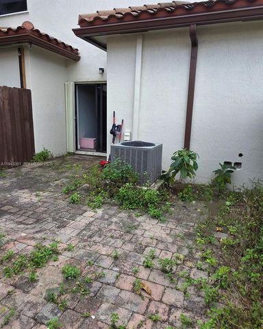 3203 SE 7th St, Homestead, FL 33033