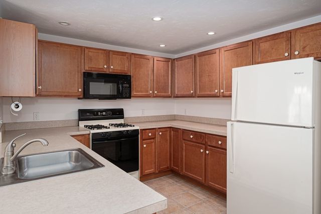 24 Olde Canal Way 24, Uxbridge, MA 01569