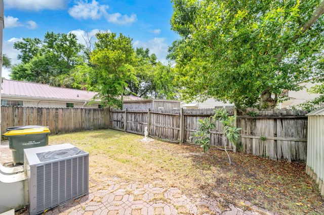102 SE Magnolia Avenue, Fort Walton Beach, FL 32548