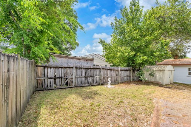102 SE Magnolia Avenue, Fort Walton Beach, FL 32548