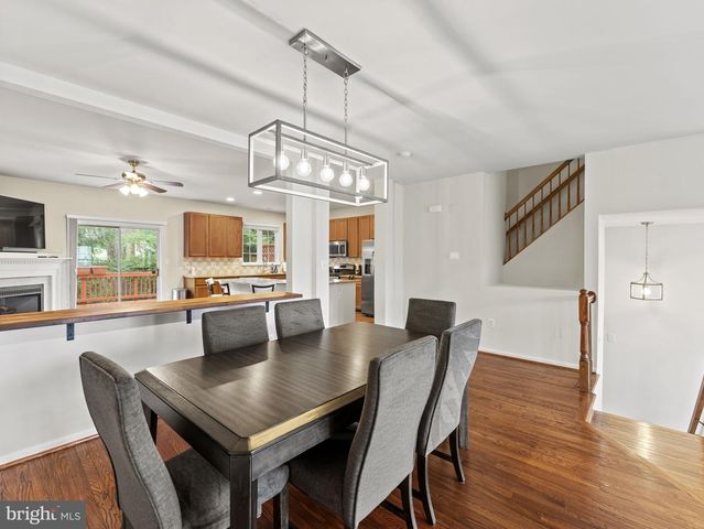 8873 ROYAL DOULTON LN, Fairfax, VA 22031