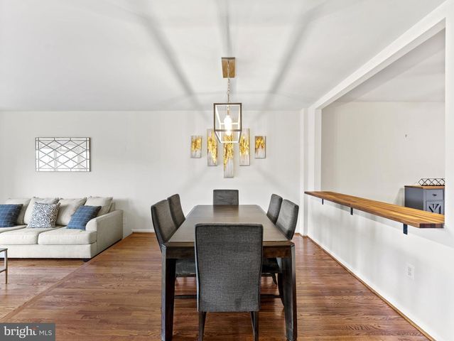 8873 ROYAL DOULTON LN, Fairfax, VA 22031