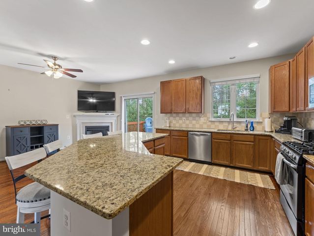 8873 ROYAL DOULTON LN, Fairfax, VA 22031